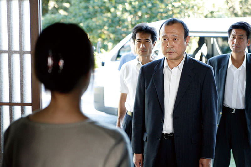 ヘンリー塚本　人妻のナマナマしい白昼の情事　セックスの匂いが漂う小屋の中