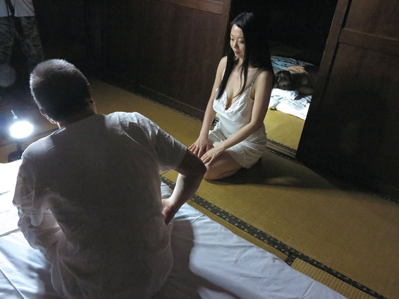 ヘンリー塚本　人妻・セックス大好きな嫁とめぐり逢った男の幸福・何故に人妻は夫以外の男とやりたがる