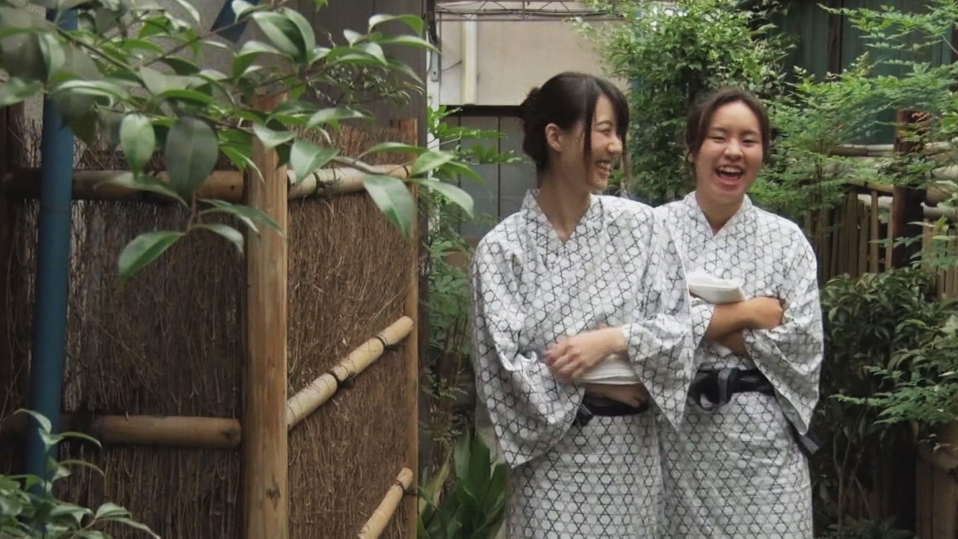 発情温泉　アベック合体乱交現場