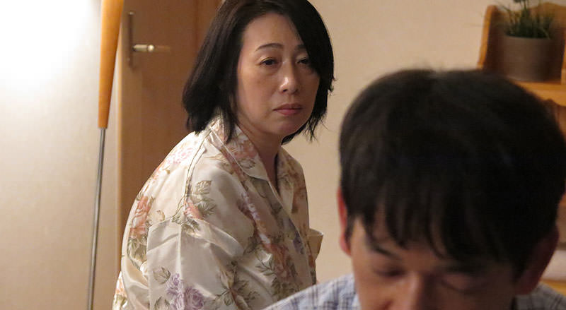 母を抱く　ハマり狂ったベッドの上