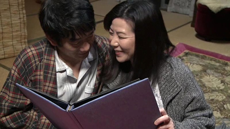 ヘンリー塚本原作　義母（おふくろ）という名の女　男なしでは生きられぬ未亡人の母/二度目の母を眠らせてレイプ！/娘は妊娠中！…婿を誘惑する母