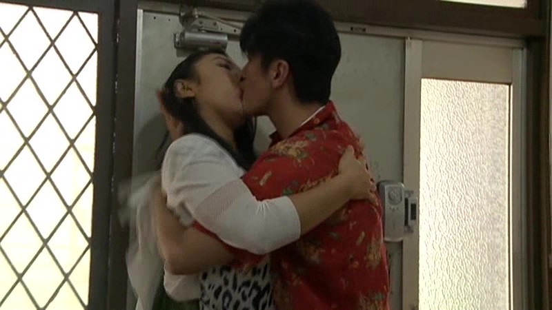 ヘンリー塚本原作　ふしだらな妻　濡れた局部は麻薬色